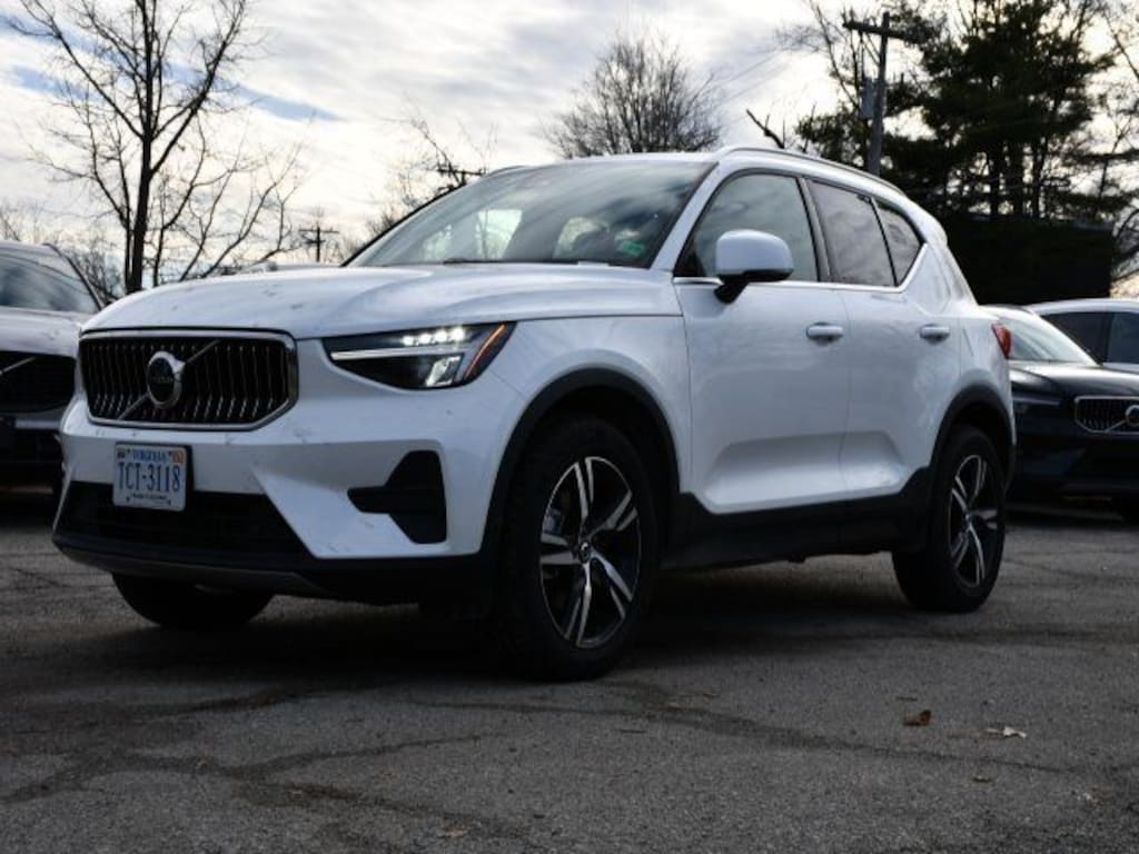 Certified 2025 Volvo XC40 B5 Core Bright Theme SUV