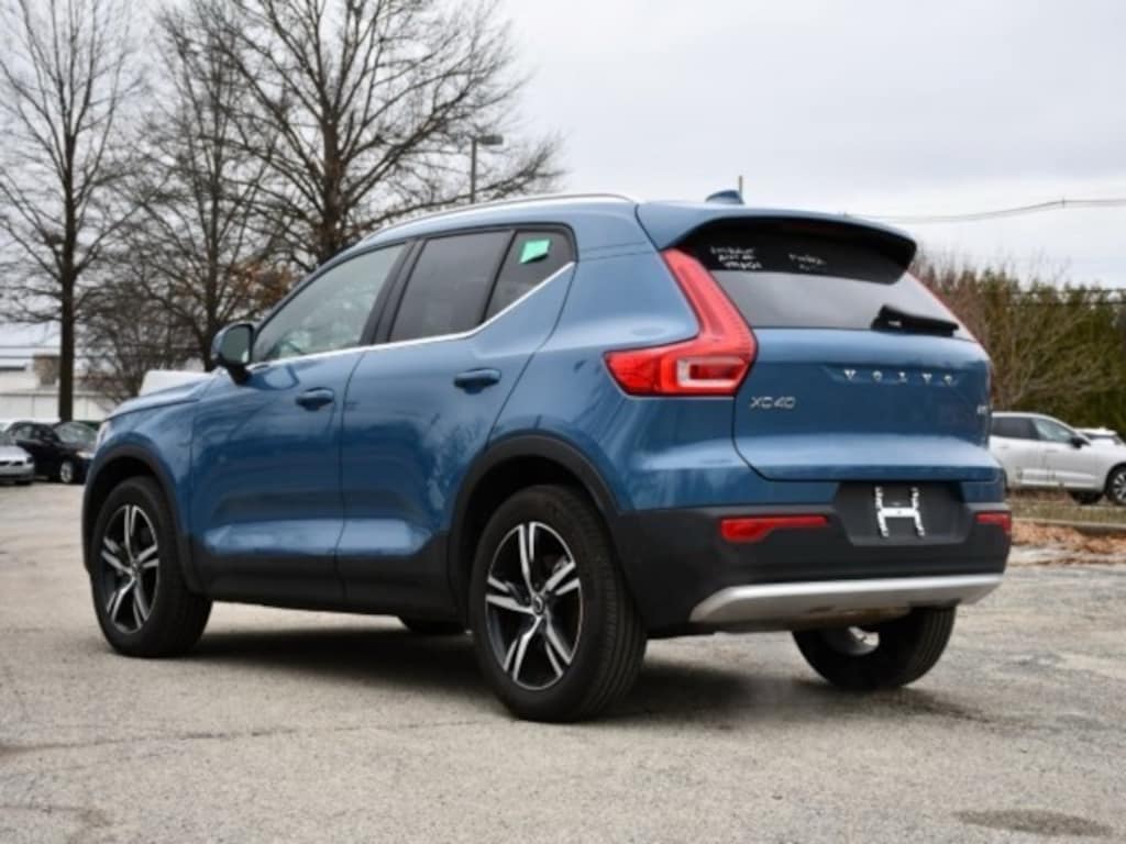 Certified 2025 Volvo XC40 B5 Core Bright Theme SUV