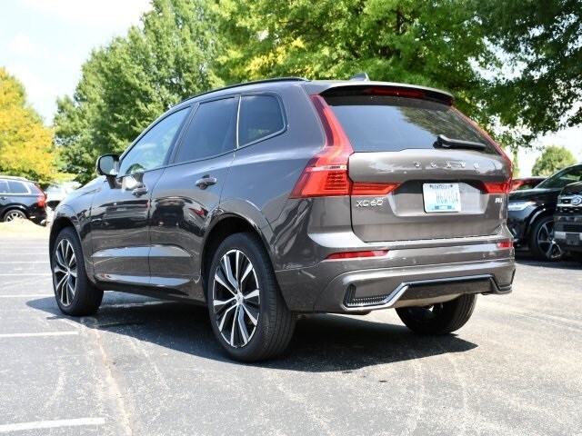 2024 Volvo XC60 B5 Plus photo 4