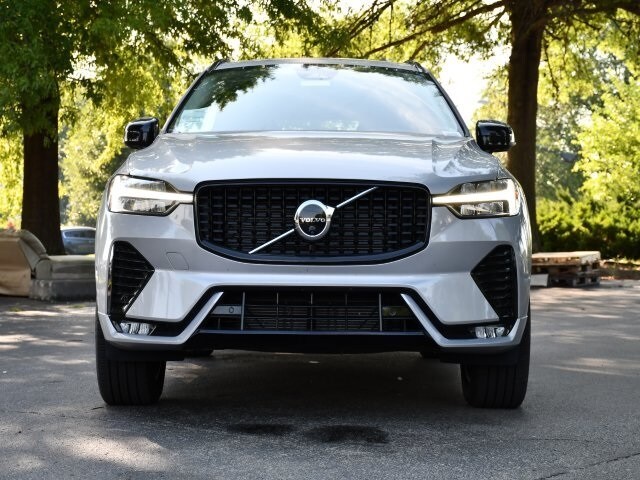 2025 Volvo XC60 B5 Plus photo 2