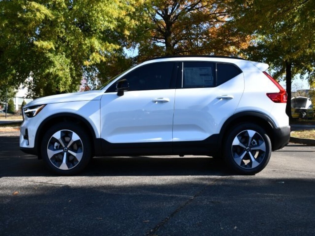 New 2026 Volvo XC40 B5 Plus SUV