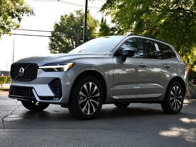 2025 Volvo XC60 B5 Plus photo 2