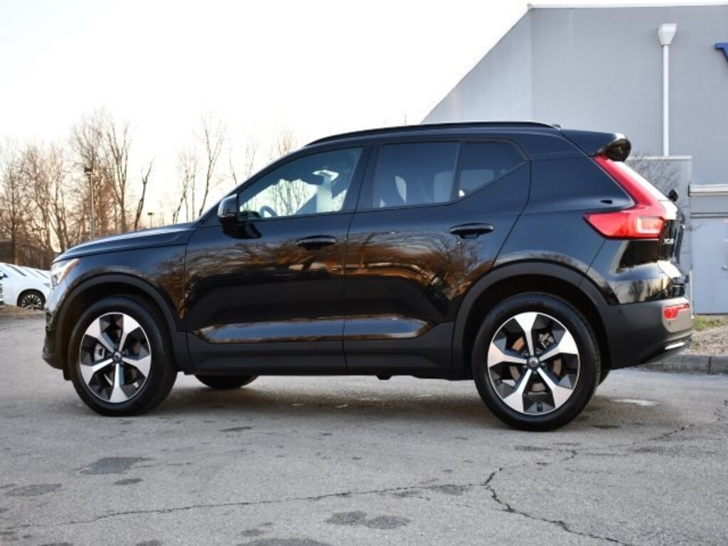 Certified 2025 Volvo XC40 B5 Plus Dark Theme SUV
