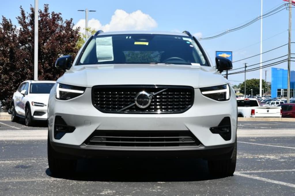 Used 2026 Volvo XC40 B5 Plus SUV