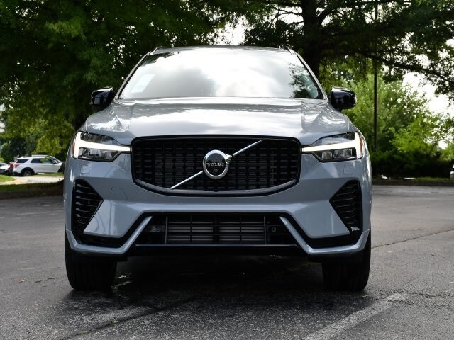 2025 Volvo XC60 T8 Plus photo 2