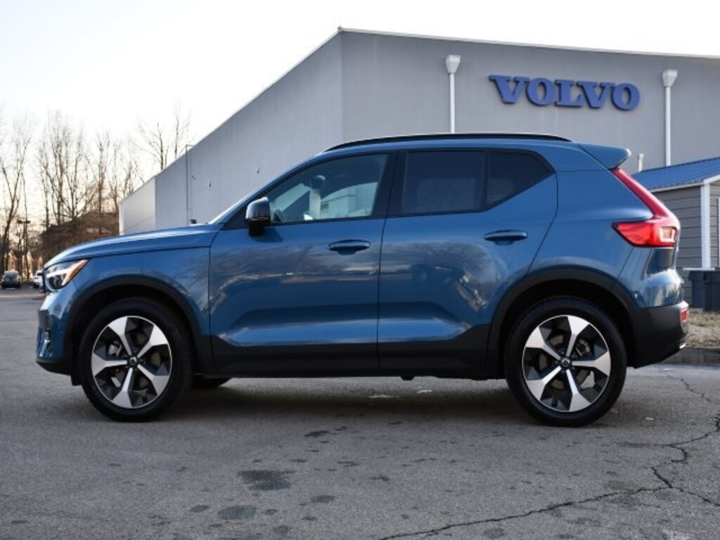 Certified 2025 Volvo XC40 B5 Plus Dark Theme SUV