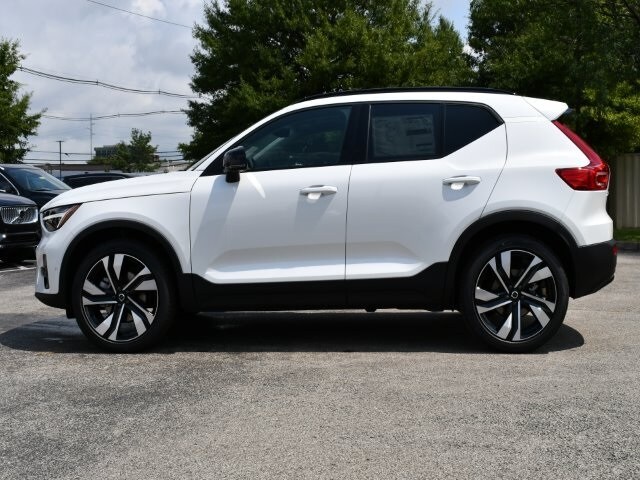 2025 Volvo XC40 Plus photo 4
