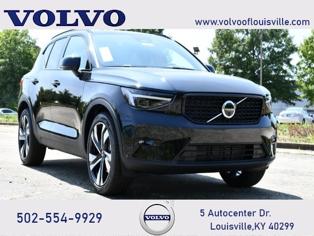 2025 Volvo XC40 B5 Plus Dark Theme AWD SUV