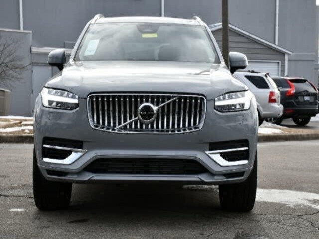 2025 Volvo XC90 T8 Plus photo 2