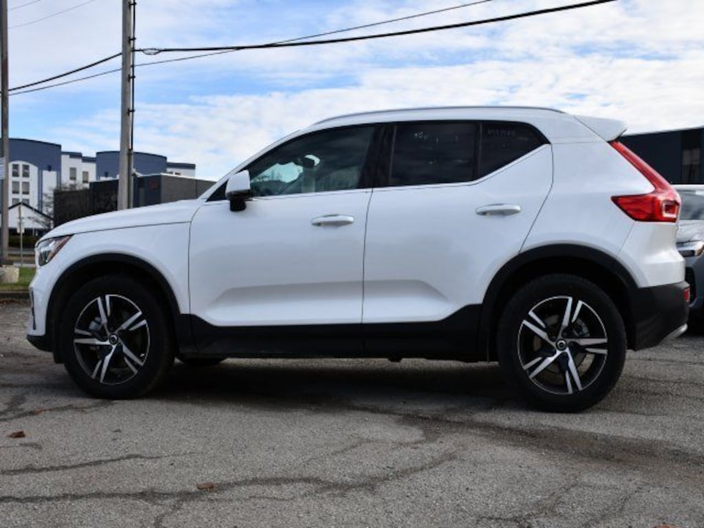 Certified 2025 Volvo XC40 B5 Core Bright Theme SUV