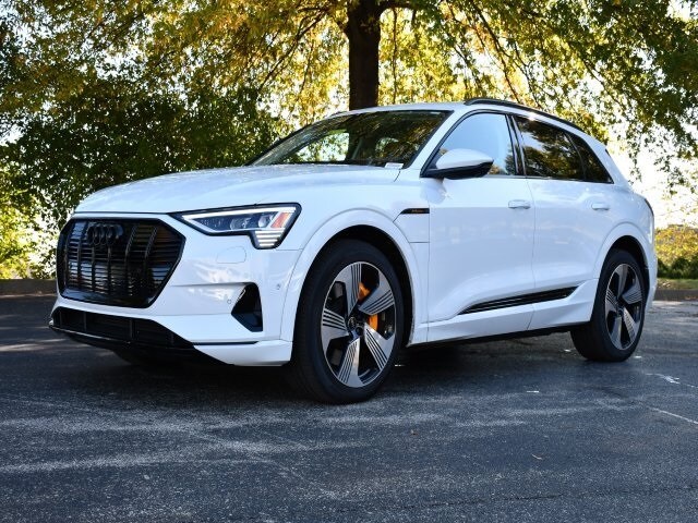 2023 Audi e-tron Premium Plus photo 2