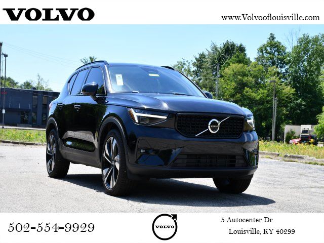2025 Volvo XC40 B5 Plus Dark AWD's photo