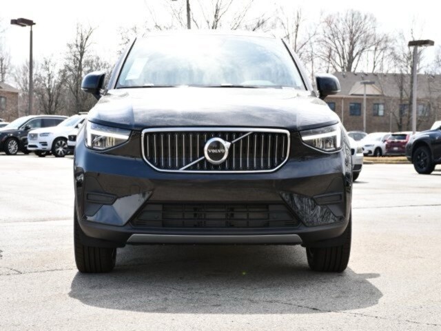 2025 Volvo XC40 Core photo 2