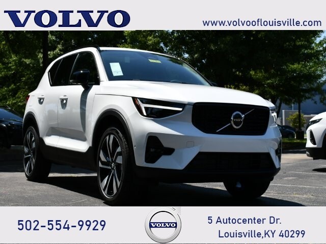 2025 Volvo XC40 B5 Plus Dark Theme SUV