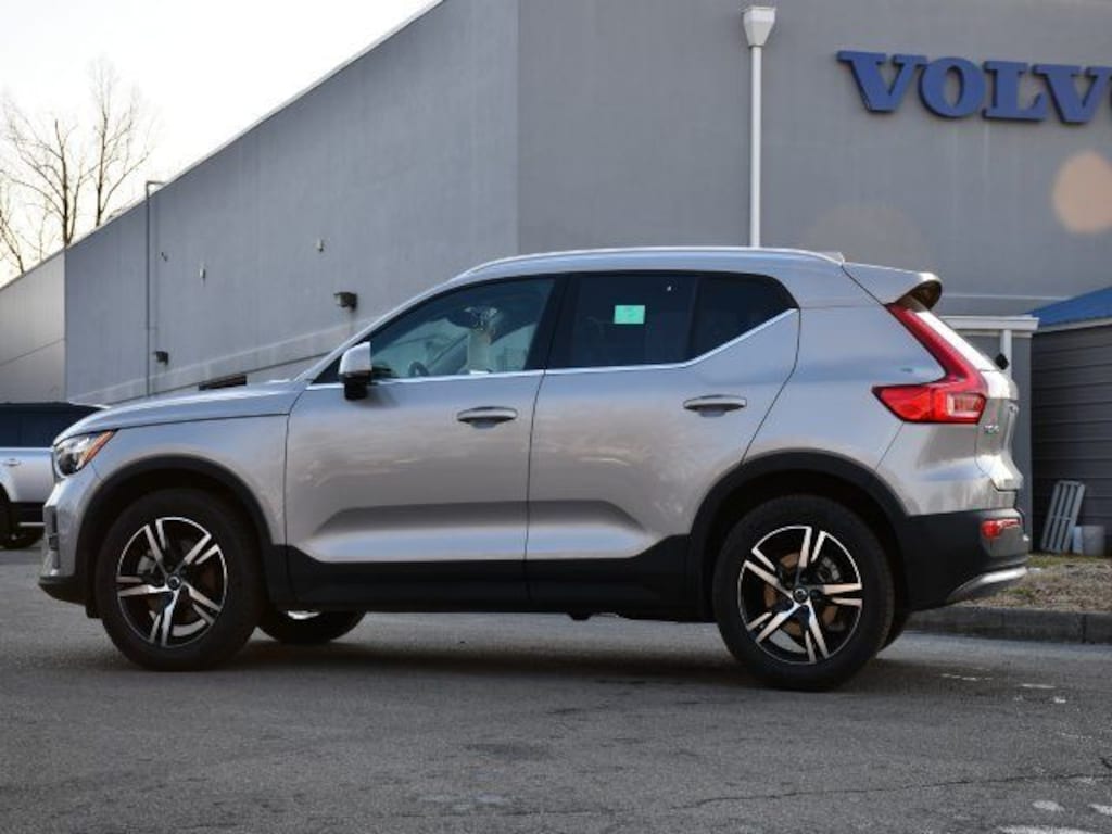 Certified 2025 Volvo XC40 B5 Core Bright Theme SUV