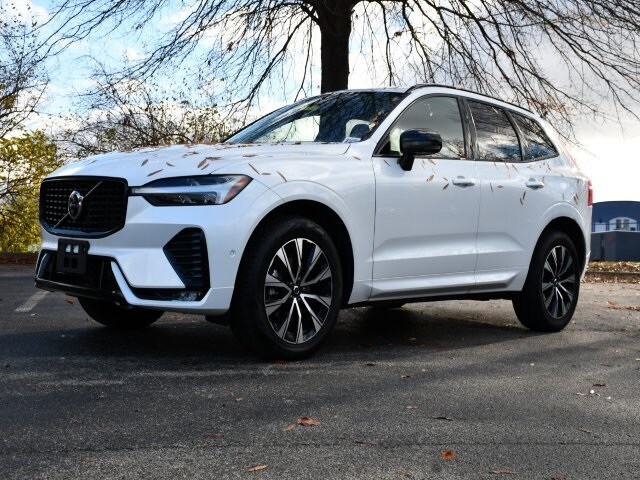 2025 Volvo XC60 B5 Plus photo 2