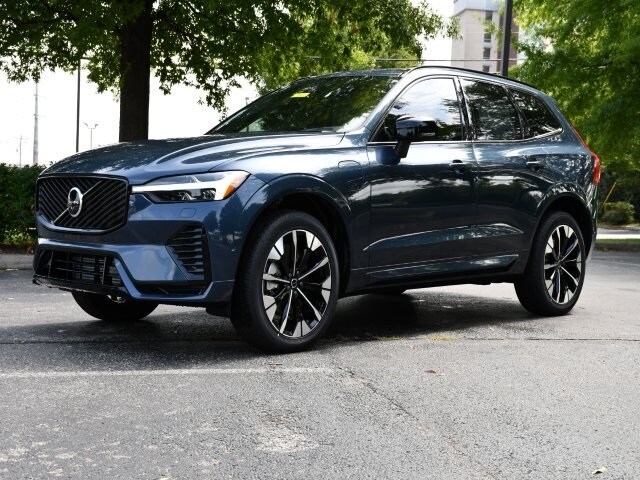2026 Volvo XC60 T8 Plus photo 3
