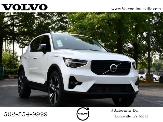 2025 Volvo XC40 B5 Plus Dark Theme
