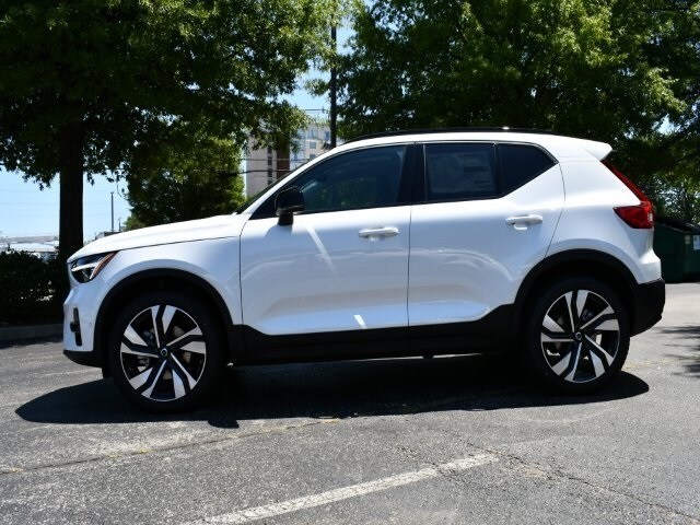 2025 Volvo XC40 Plus photo 4
