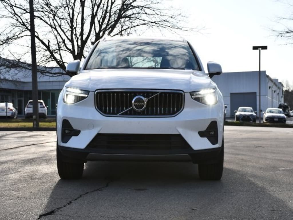 Certified 2025 Volvo XC40 B5 Plus Bright Theme SUV
