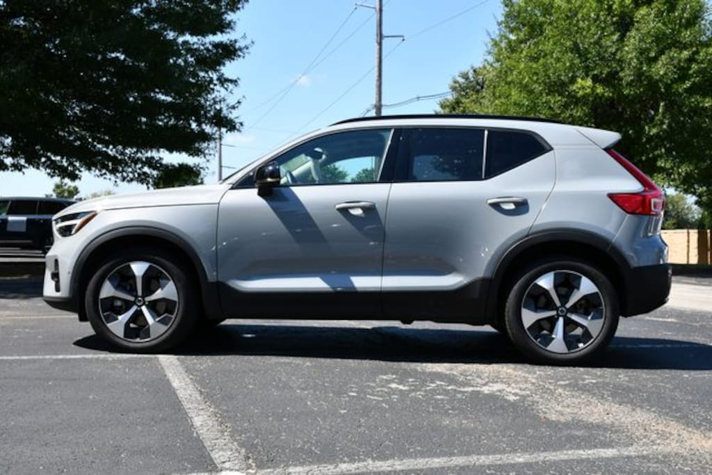 Used 2026 Volvo XC40 B5 Plus SUV