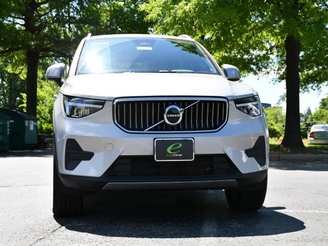 Used 2025 Volvo XC40 Core with VIN YV4L12UJ6S2474869 for sale in Louisville, KY