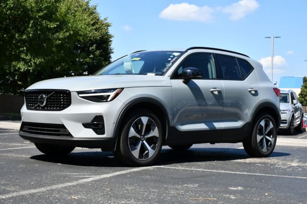 Used 2026 Volvo XC40 B5 Plus SUV