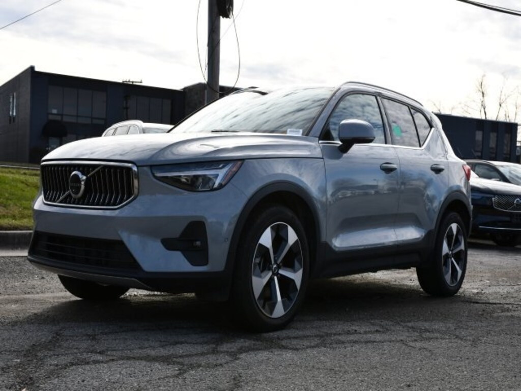 Certified 2025 Volvo XC40 B5 Plus Bright Theme SUV
