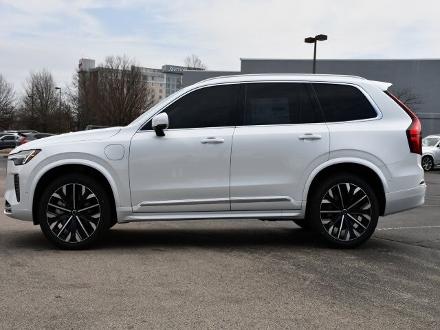 2025 Volvo XC90 T8 Plus photo 4