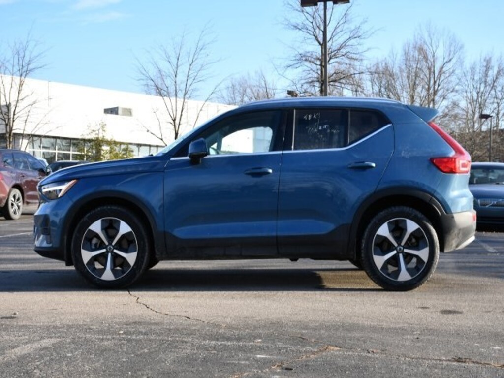 Certified 2025 Volvo XC40 B5 Plus Bright Theme SUV