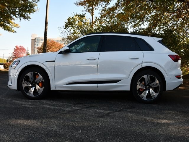 2023 Audi e-tron Premium Plus photo 3