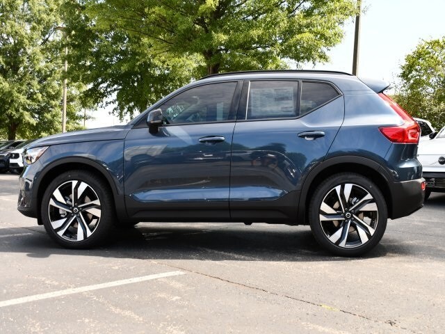 2026 Volvo XC40 photo 4