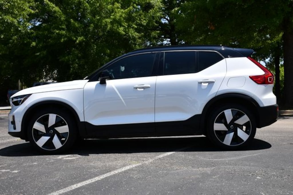 Used 2023 Volvo XC40 Recharge Pure Electric Plus SUV