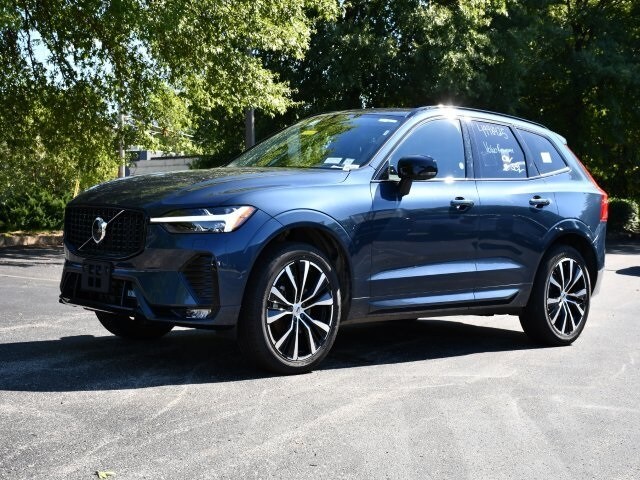 2025 Volvo XC60 B5 Plus photo 2