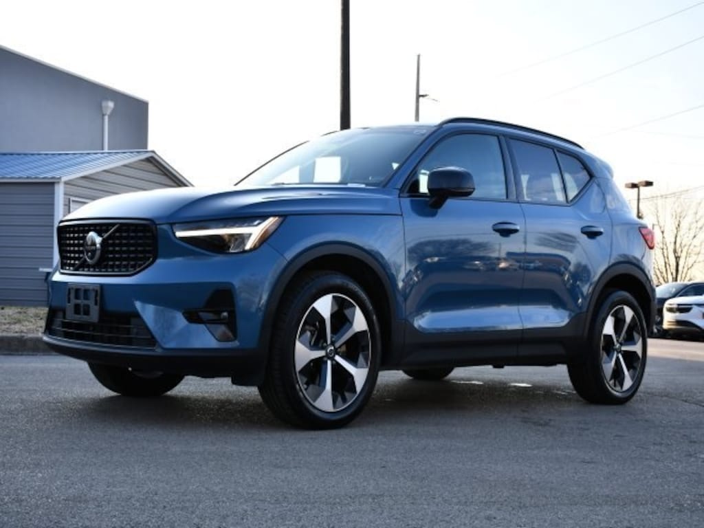 Certified 2025 Volvo XC40 B5 Plus Dark Theme SUV