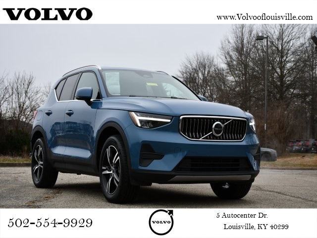 2025 Volvo XC40 Core's photo