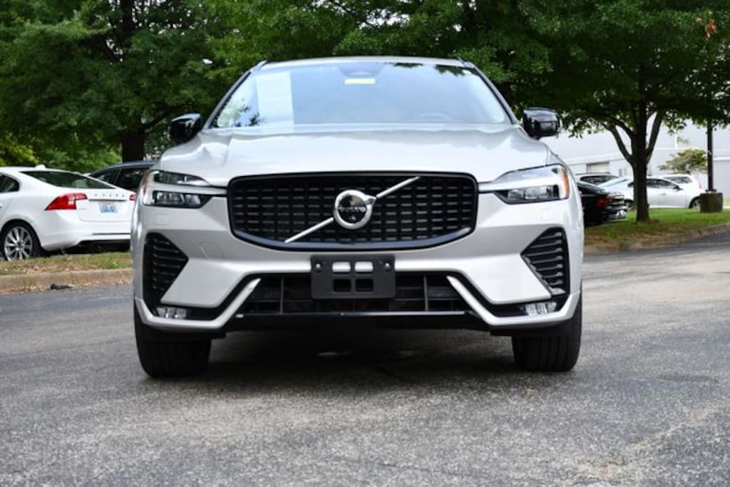 Used 2023 Volvo XC60 B5 AWD Plus Dark SUV