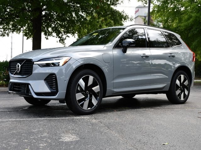 2025 Volvo XC60 T8 Plus photo 3