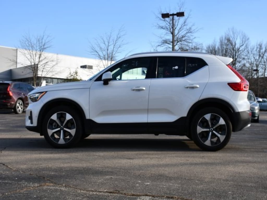 Certified 2025 Volvo XC40 B5 Plus Bright Theme SUV
