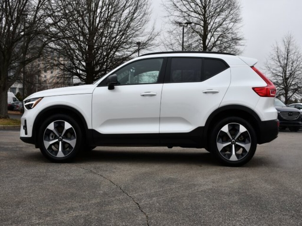 Certified 2025 Volvo XC40 B5 Plus Dark Theme SUV