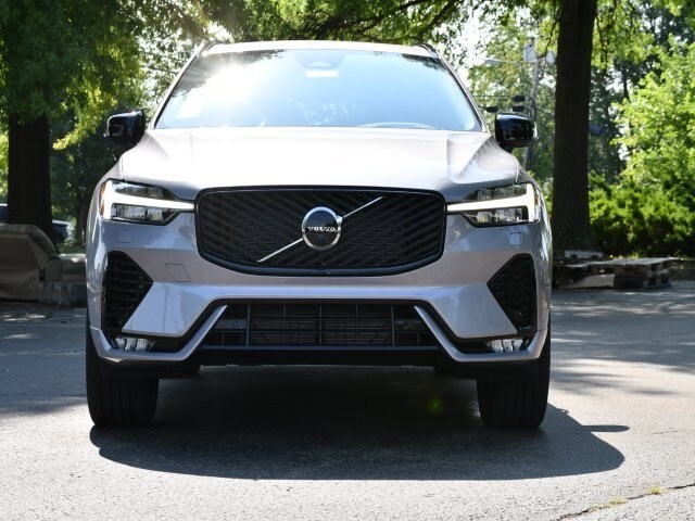 2026 Volvo XC60 B5 Plus photo 2