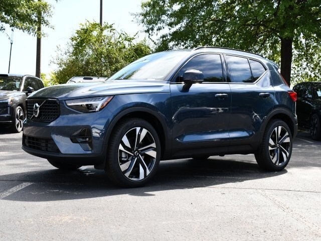 2026 Volvo XC40 photo 3