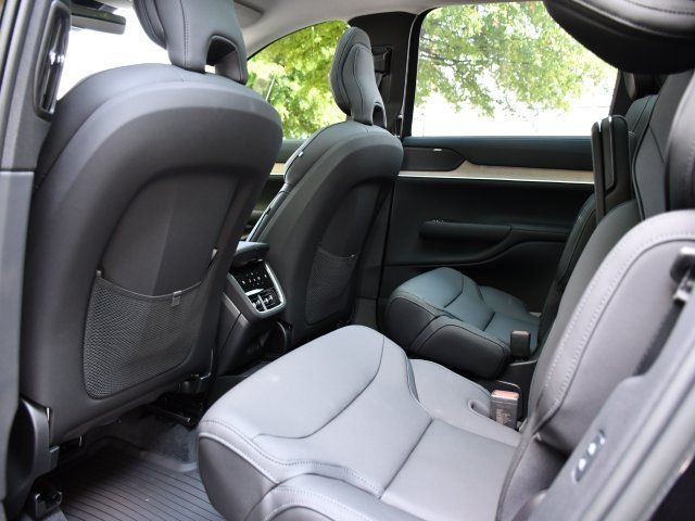 2025 Volvo EX90 Ultra - Photo 14