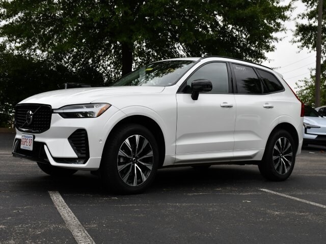 2025 Volvo XC60 B5 Plus photo 3