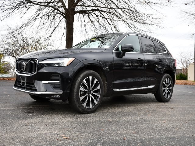 2023 Volvo XC60 B5 Plus photo 2