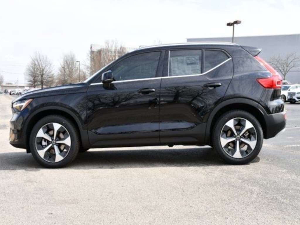 New 2025 Volvo XC40 B5 Core Bright Theme SUV