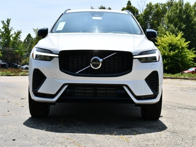 2025 Volvo XC60 Hybrid T8 Plus photo 2