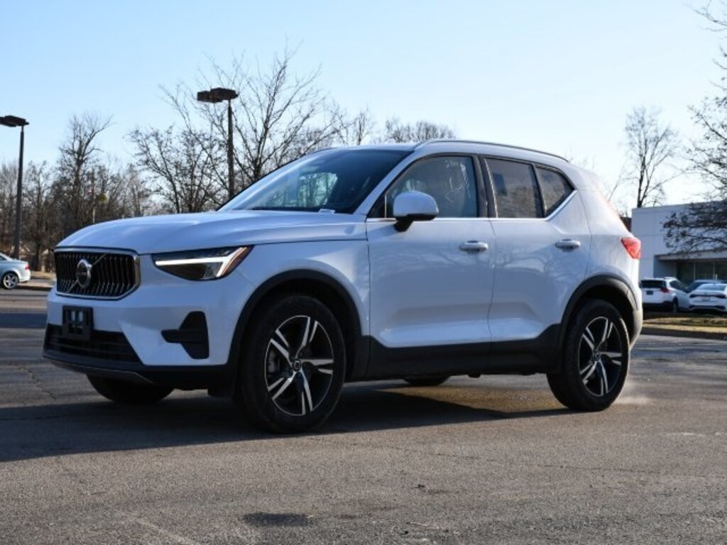 Certified 2025 Volvo XC40 B5 Core Bright Theme SUV