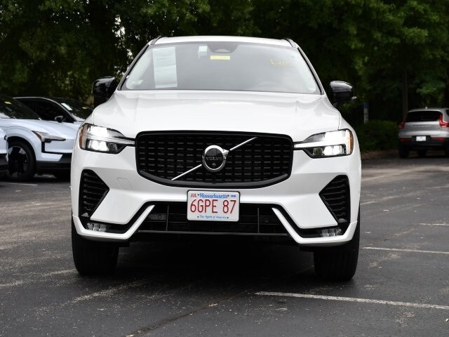 2025 Volvo XC60 B5 Plus photo 2
