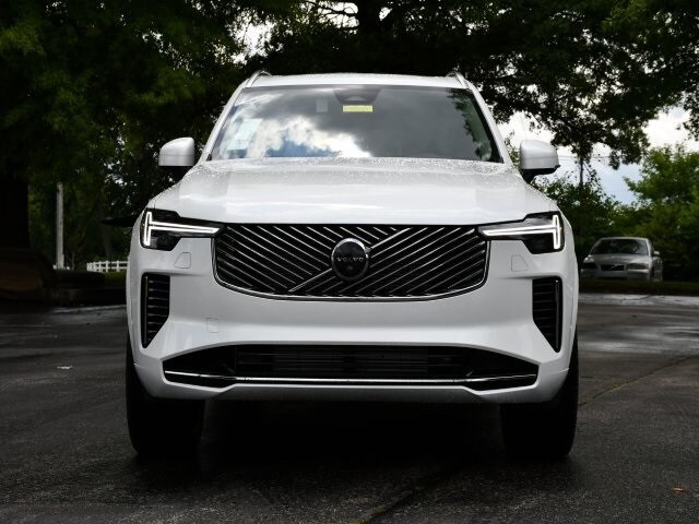 2025 Volvo XC90 T8 Plus photo 2